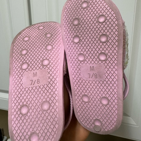 Girls Slides Size 7/8 - Picture 3 of 3